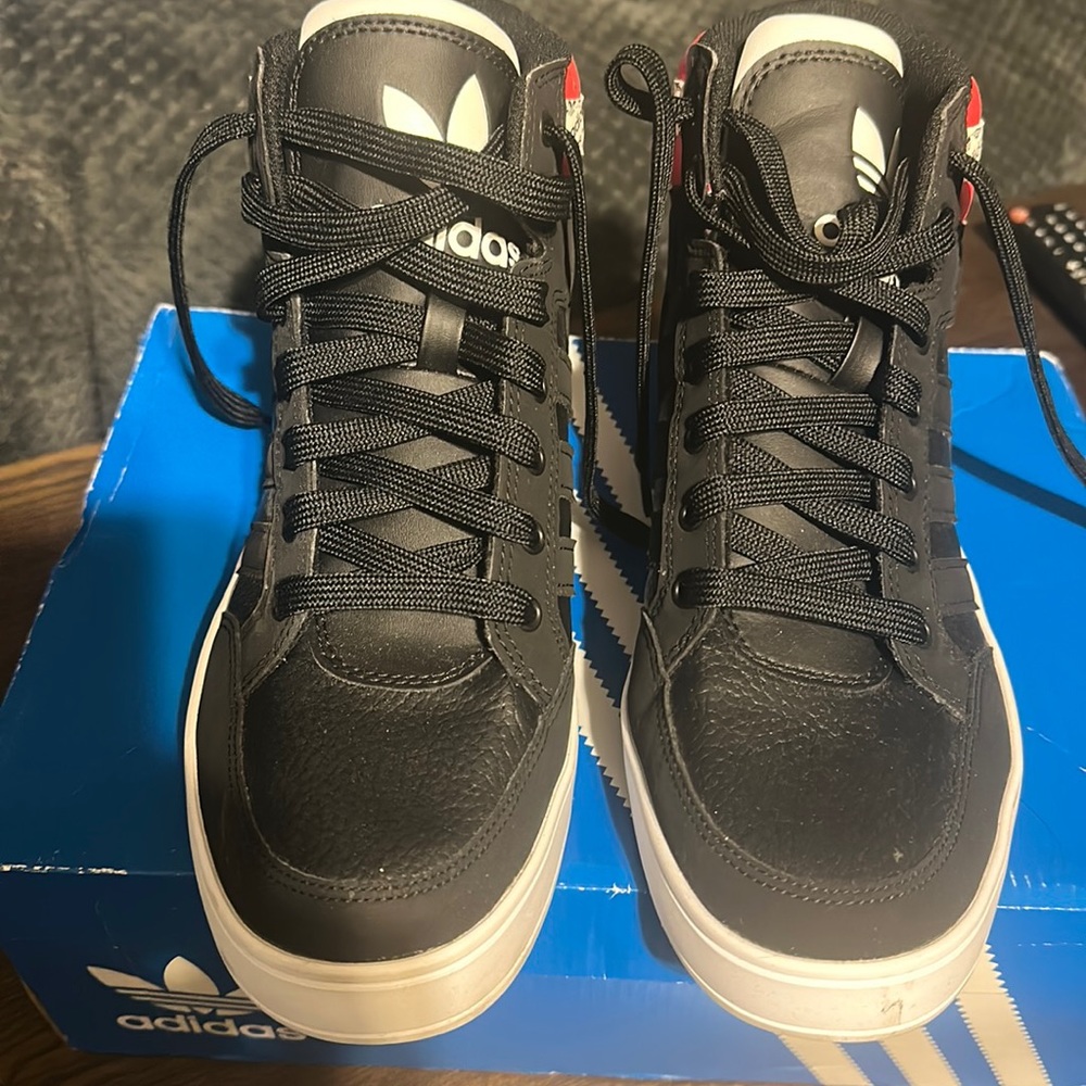 Adidas Hardcourt Hi size 8 wear once nice colors are black white and red